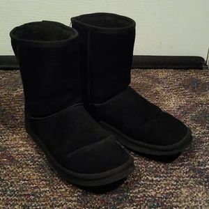 Fleece lined boots made like ugg classic short